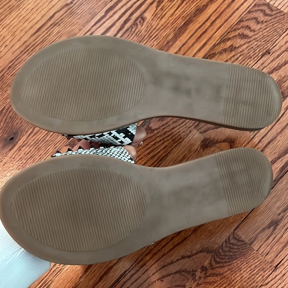 Steve Madden snake skin spike flats size 7 have been worn - Picture 2 of 3